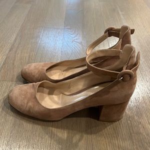 Gianvito Rossi 39.5 (9.5) suede nude blush block heel with ankle strap